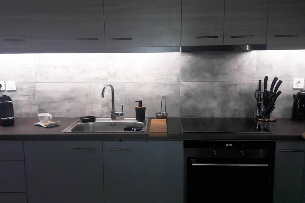 Апартаменты Elegant & Charming Apt. In The Hilton Area Афины Экстерьер фото