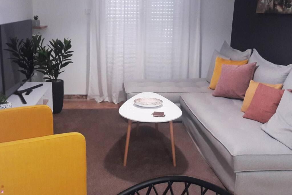 Апартаменты Elegant & Charming Apt. In The Hilton Area Афины Экстерьер фото