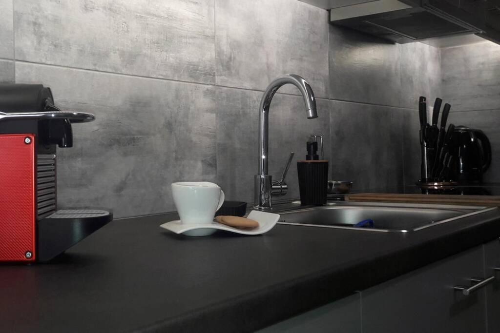 Апартаменты Elegant & Charming Apt. In The Hilton Area Афины Экстерьер фото