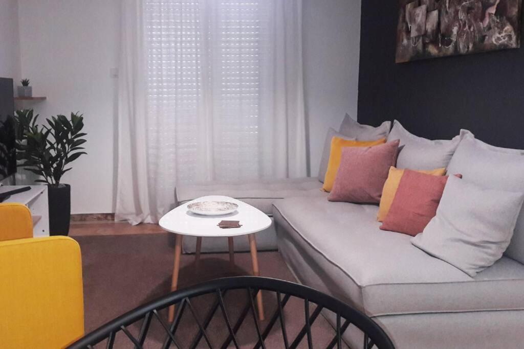 Апартаменты Elegant & Charming Apt. In The Hilton Area Афины Экстерьер фото