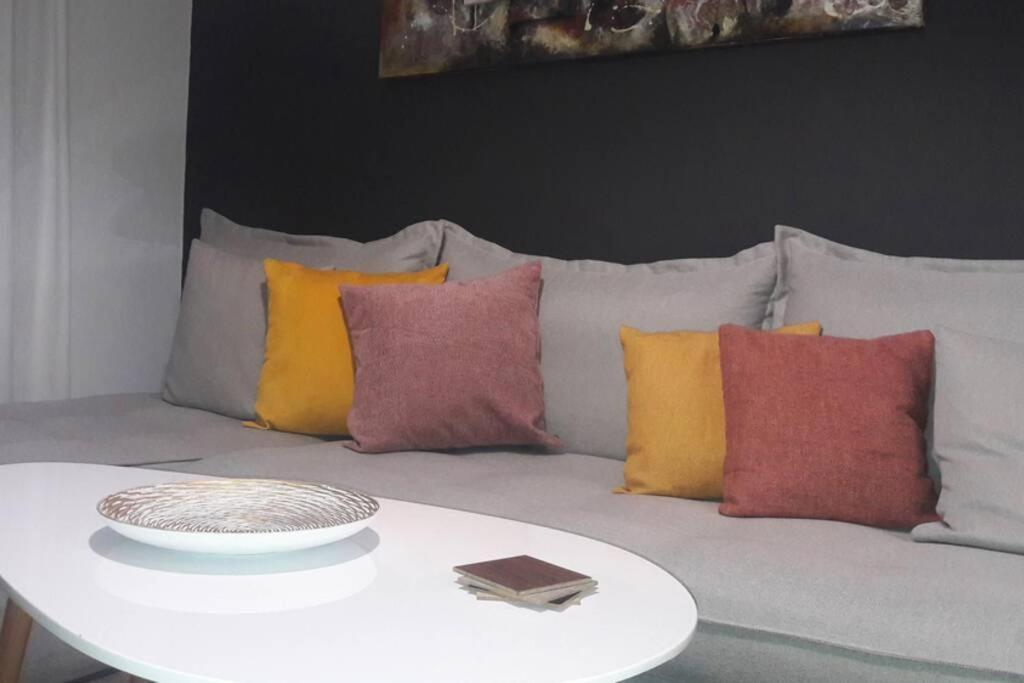 Апартаменты Elegant & Charming Apt. In The Hilton Area Афины Экстерьер фото